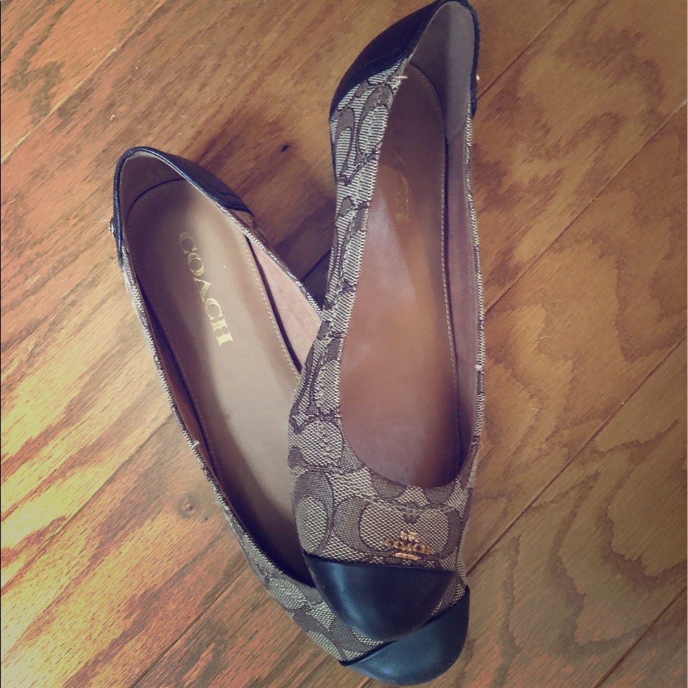 COACH SIGNATURE C FLATS 8 IMMACULATE